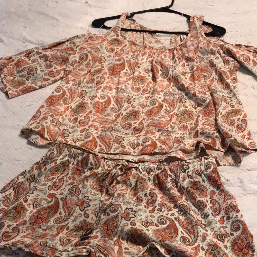 Adorable outfit only worn a couple of times